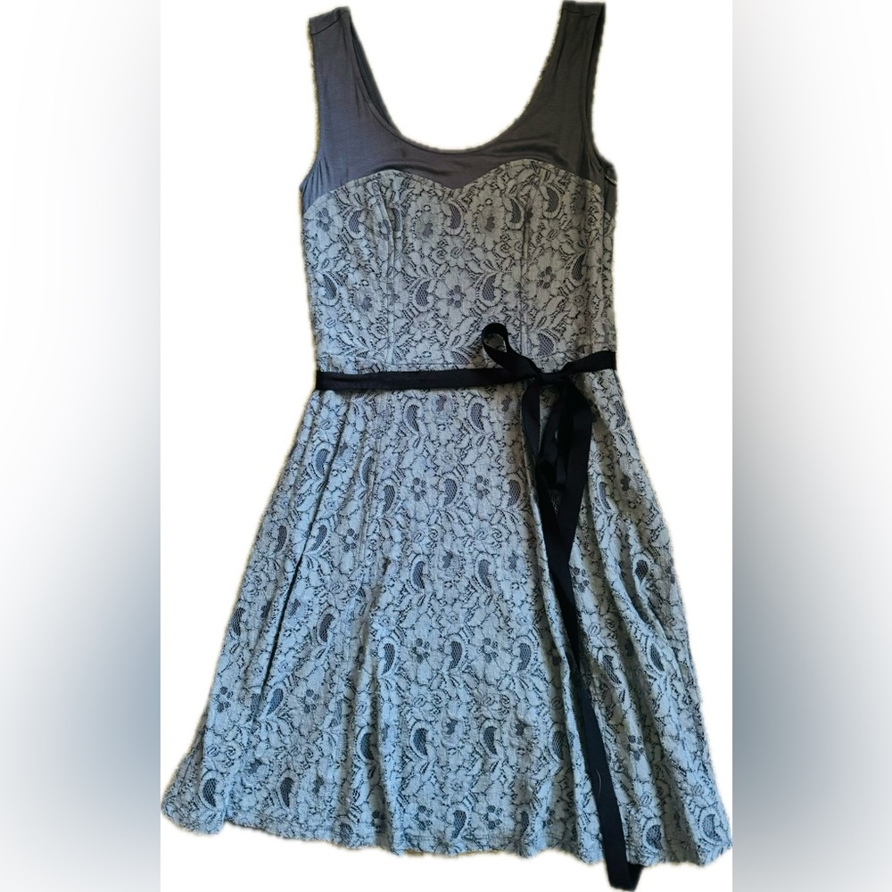 Oasis bluish-gray lace dress